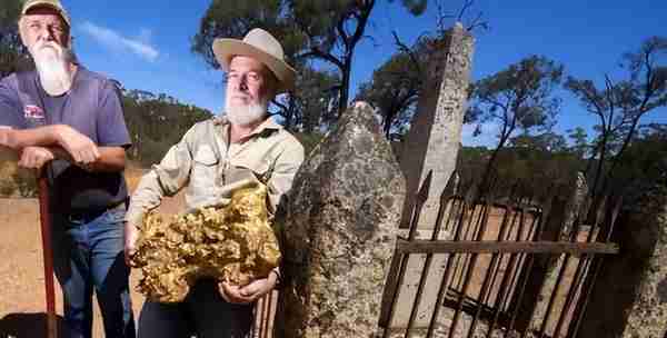 澳洲一男子挖到4.6公斤重狗头金，价值超110万，寻找方法很简单