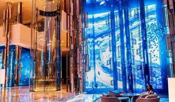 太奢靡！迪拜酒店装146吋三星巨屏：MicroLED技术瞩目