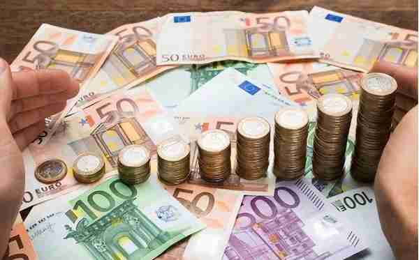 欧元对人民币大幅贬值，购买力下降，这对我们或许并不是什么好事