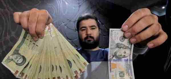 中国用人民币结算伊朗石油首单后，美元感到措手不及的事情出现
