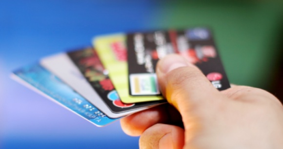 “断卡行动”不放松，银行卡风险监控趋严，异地用卡也可能被冻结