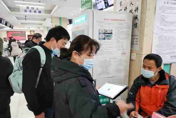 武汉市蔡甸区人社局推出便民措施：办理社保卡“立等可取”只需几分钟
