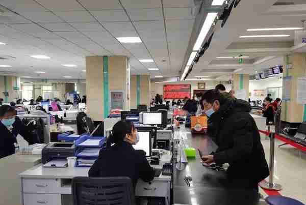 武汉市蔡甸区人社局推出便民措施：办理社保卡“立等可取”只需几分钟