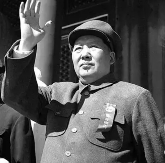 1954年，罗瑞卿逮捕“大飞贼”段云鹏，毛主席笑道：让他飞个看看