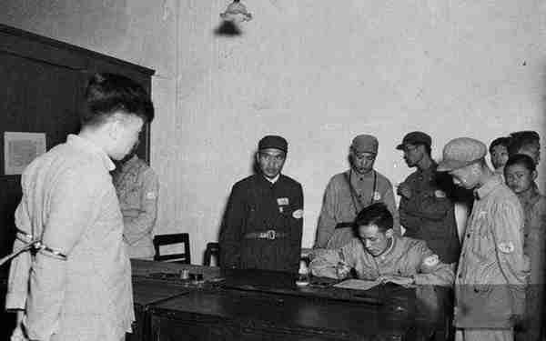 1954年，罗瑞卿逮捕“大飞贼”段云鹏，毛主席笑道：让他飞个看看
