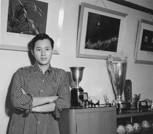 他是华人摄影界传奇，却迫于生计拍三级片…成为“情色电影大师”