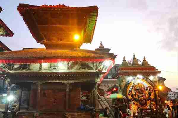 尼泊尔--一个贫穷、幸福的神的国度（一）