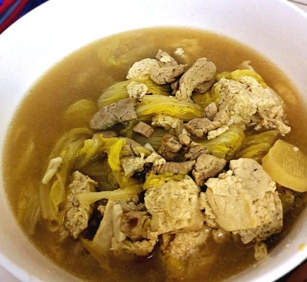 白菜炖冻豆腐：吸满汤汁，快手美味，家有小学生，冬日最佳豆制品