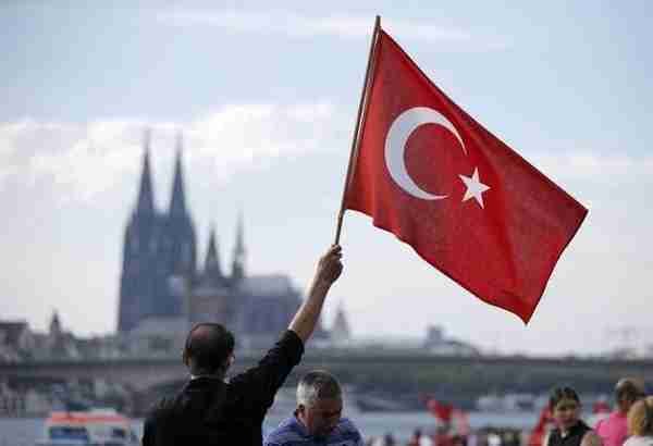 土耳其汇率持续大跌 埃尔多安号召民众兑换里拉应对“经济战”