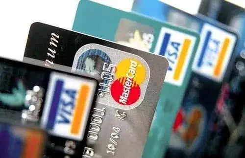 信用卡额度变“负”，是银行给的“警告”？这些“秘密”需要小心