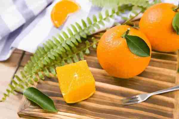 脐橙、冰糖橙、爱媛橙……12月的应季水果橙子应该怎么挑