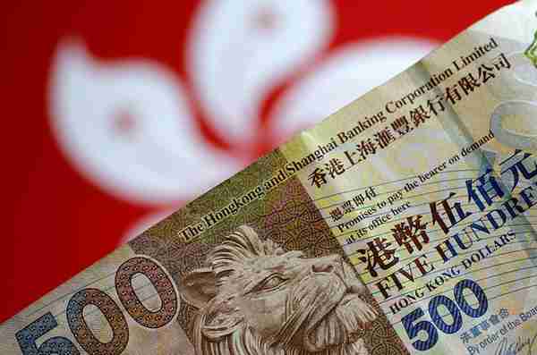 香港金管局一个月出手28次捍卫汇率，港元为何不能挂钩人民币？