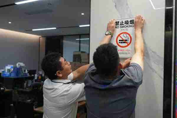 复旦退休教授深圳开讲座时吸烟被投诉，本人将被调查处理！其并非“初犯”