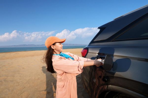 赛力斯蓝电E5荣耀版登场，电比油低再升级，售价仅需9.98万元起！